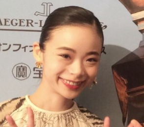 趣里